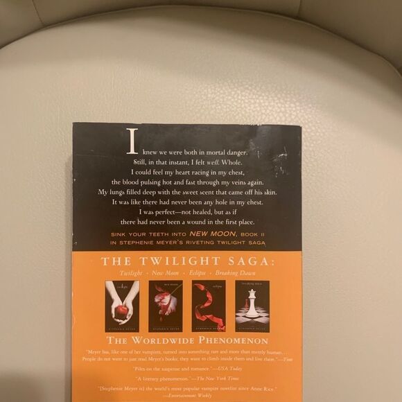 Stephenie Meyer New Moon (The Twilight Saga) - Picture 2 of 7
